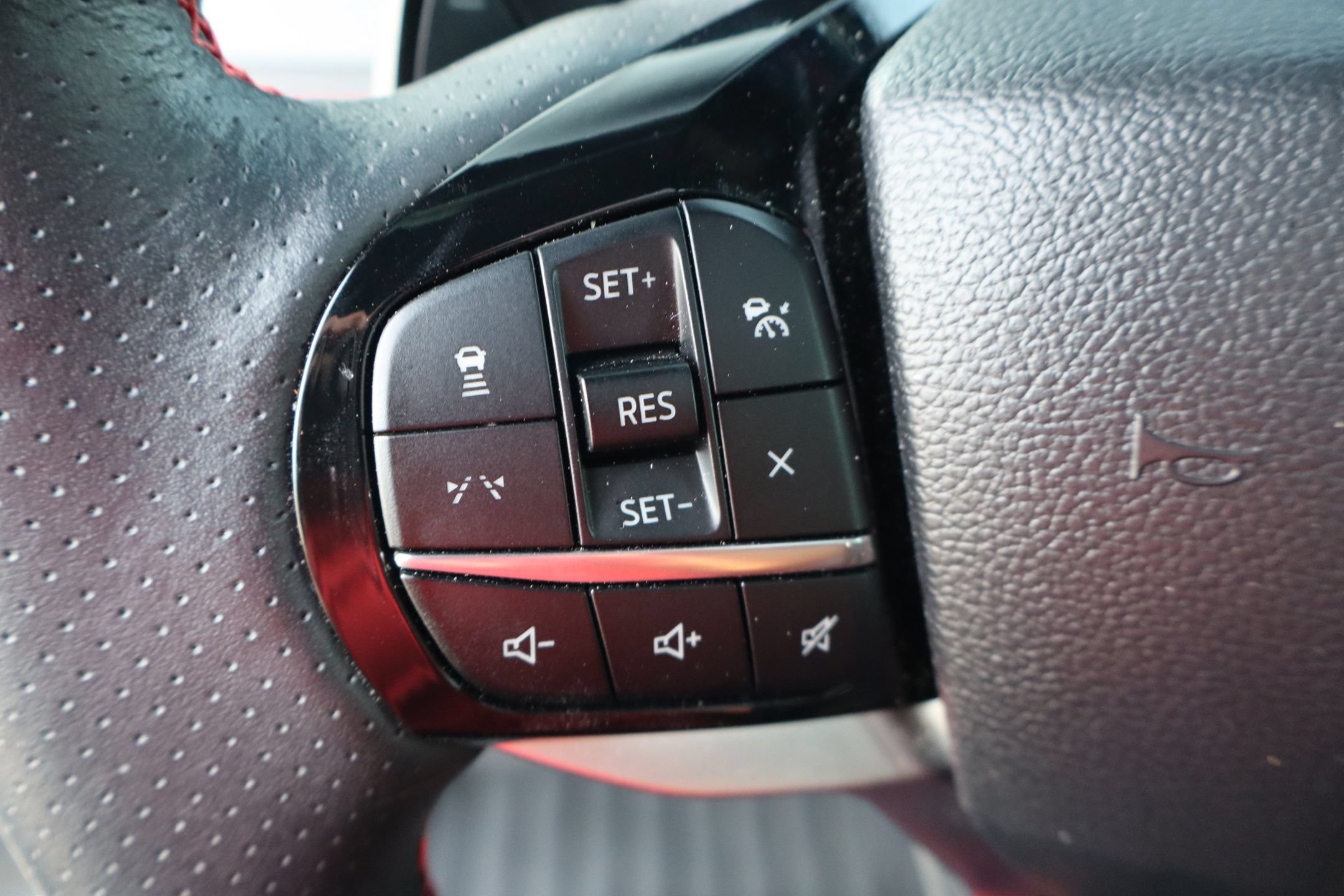 Certified 2025 Ford Explorer ST AWD/4WD image 17