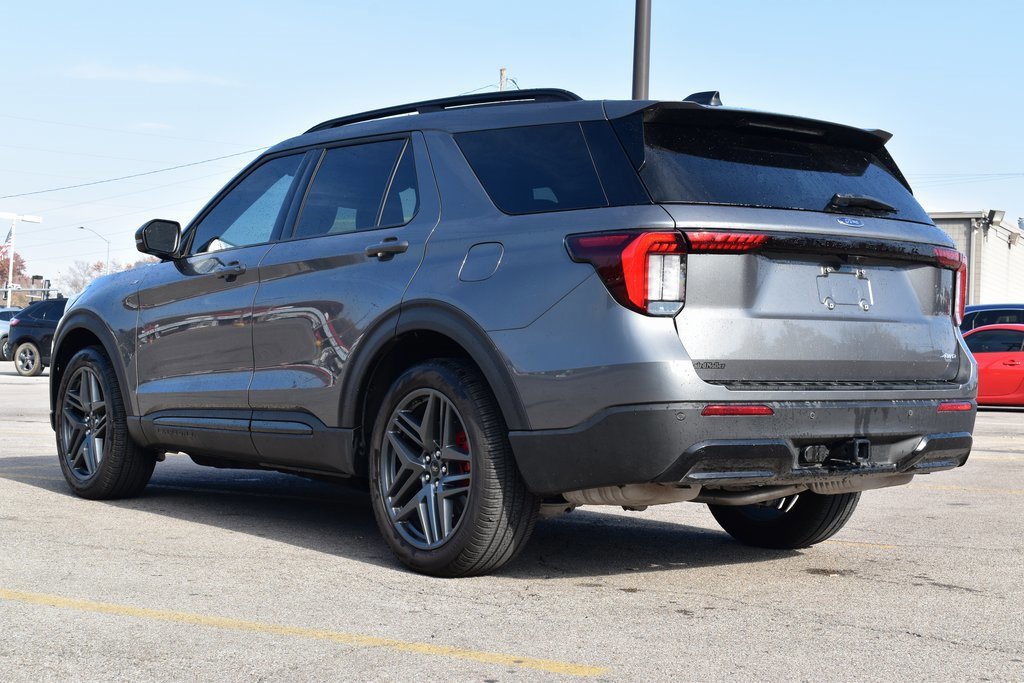 Certified 2025 Ford Explorer ST-Line w/ Premium Package image 2