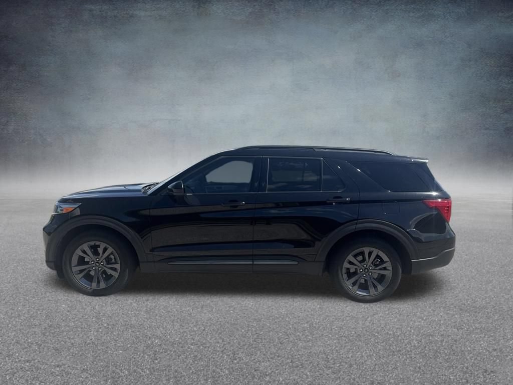 Certified 2023 Ford Explorer XLT w/ Equipment Group 202A RWD image 2