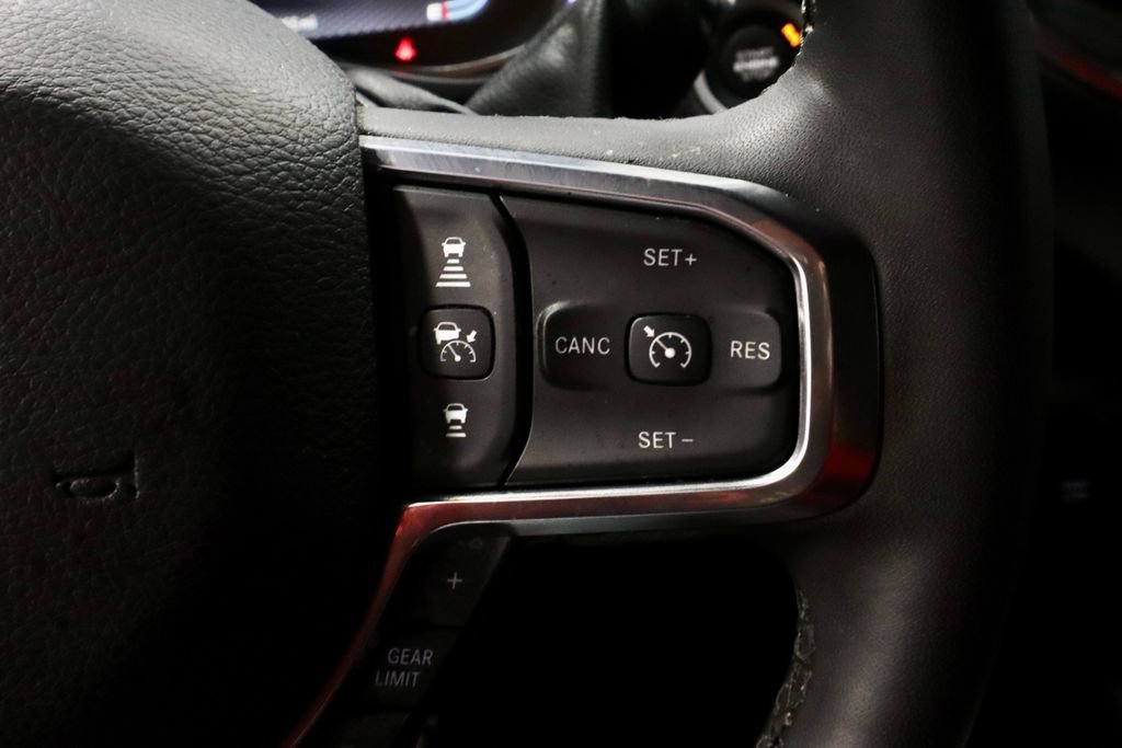 Used 2025 RAM 3500 Laramie AWD/4WD image 27