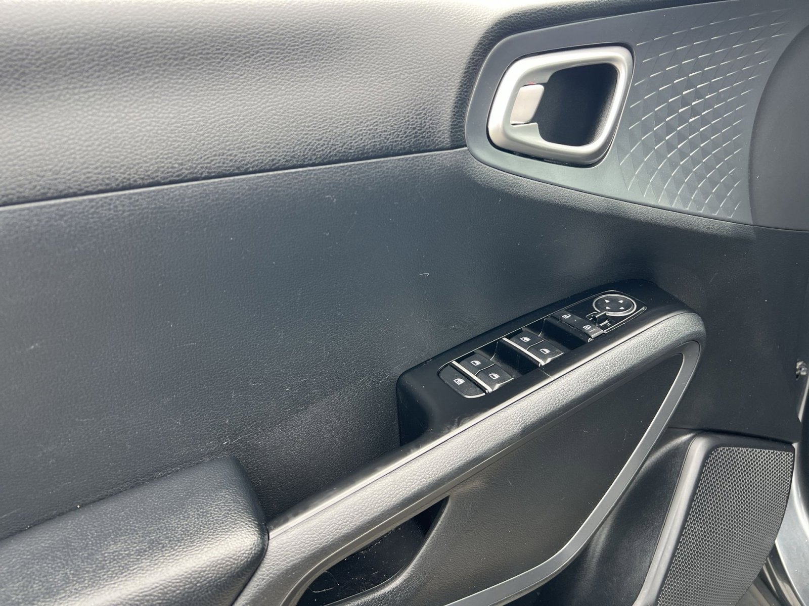 Used 2020 Kia Soul S FWD image 23