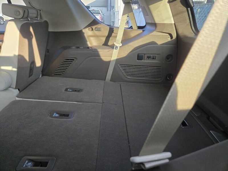 Used 2023 GMC Yukon Denali image 9