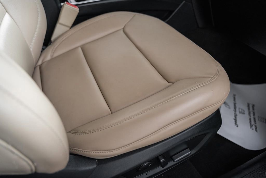 Certified 2021 Ford Explorer XLT w/ Equipment Group 202A image 36