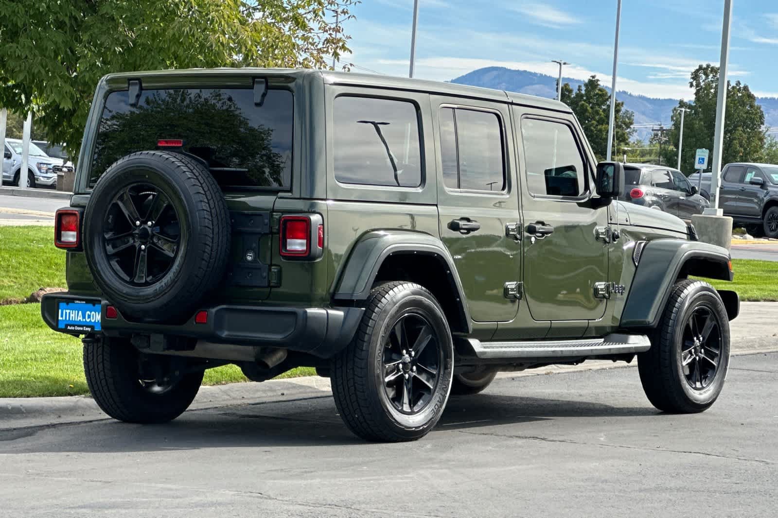 Used 2021 Jeep Wrangler Unlimited Sahara AWD/4WD image 2