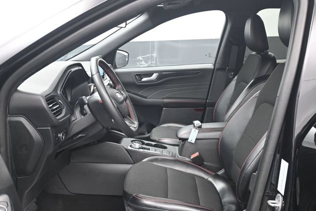 Certified 2025 Ford Escape ST-Line Select AWD/4WD image 6