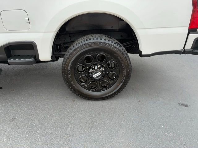 Certified 2025 Ford F250 Lariat w/ Black Appearance Package image 17