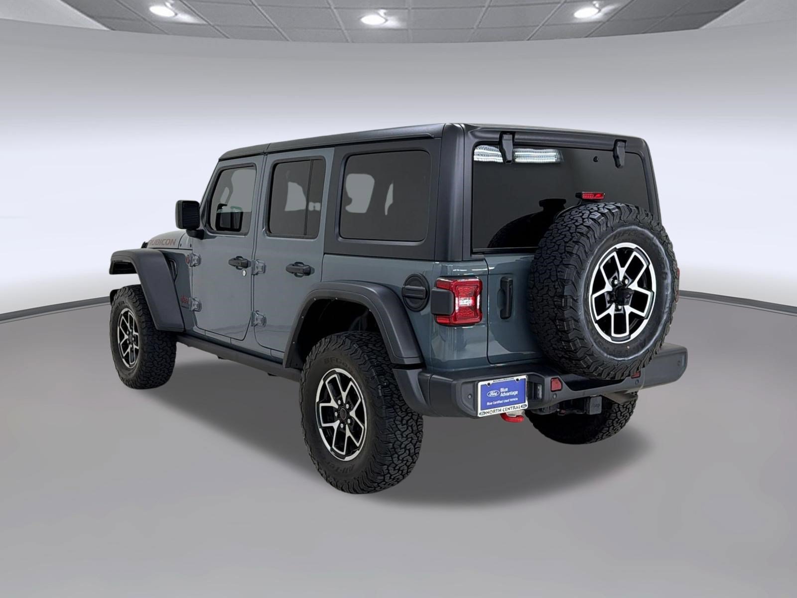Used 2024 Jeep Wrangler Unlimited Rubicon w/ Safety Group AWD/4WD image 3