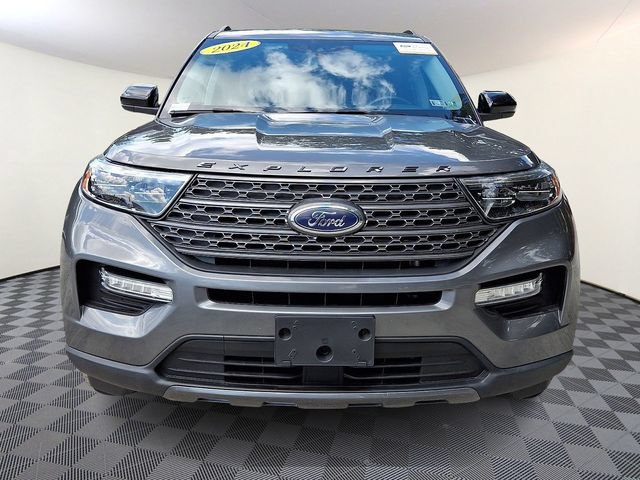 Certified 2024 Ford Explorer XLT w/ Equipment Group 202A AWD/4WD image 2