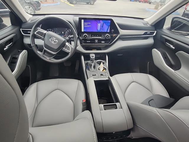 Used 2024 Toyota Highlander XLE image 5