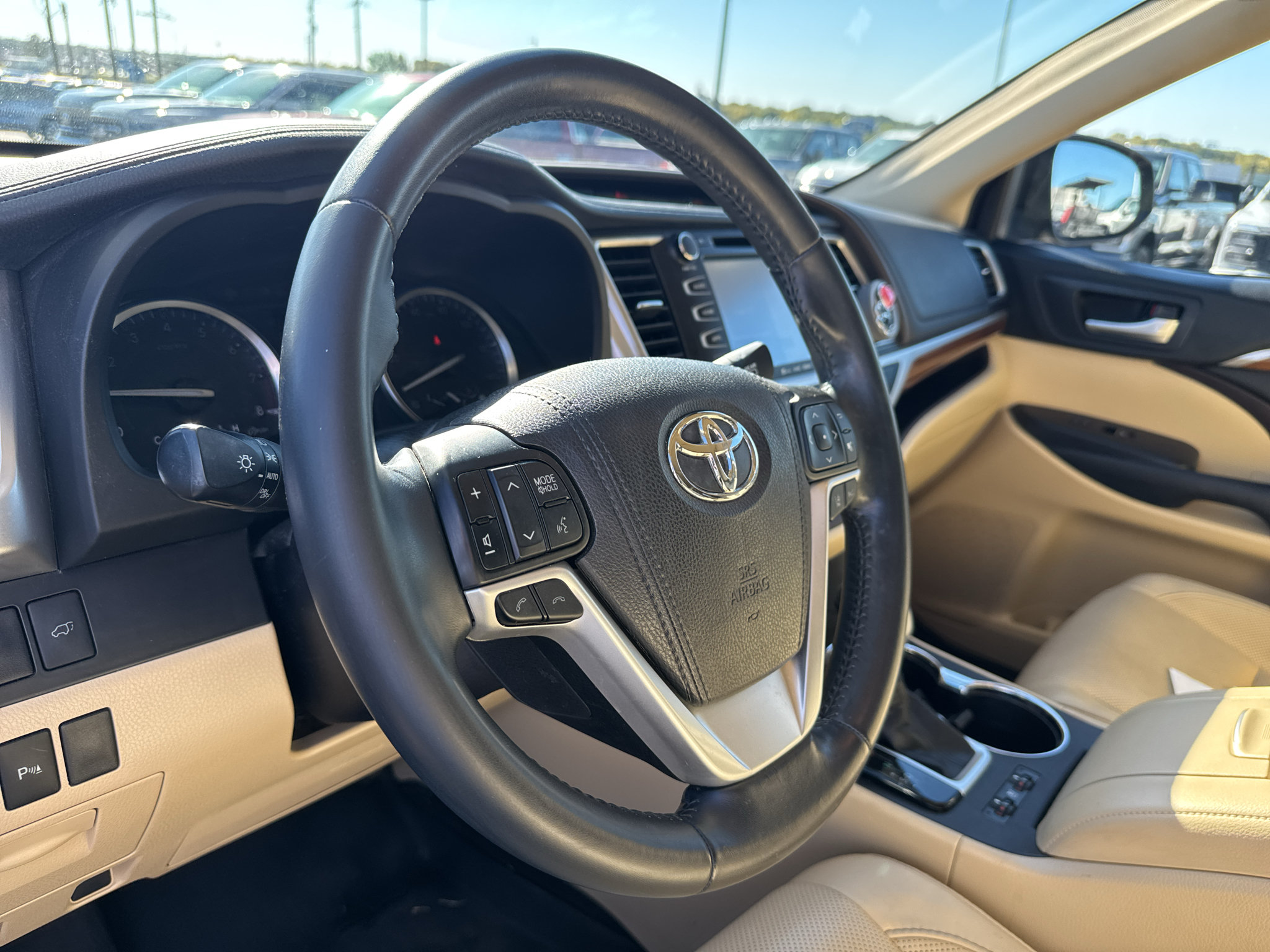 Used 2017 Toyota Highlander Limited FWD image 11