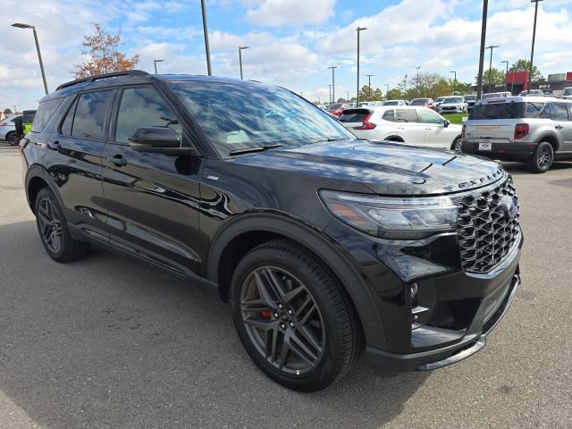 Certified 2025 Ford Explorer ST-Line w/ ST-Line Street Pack AWD/4WD image 7