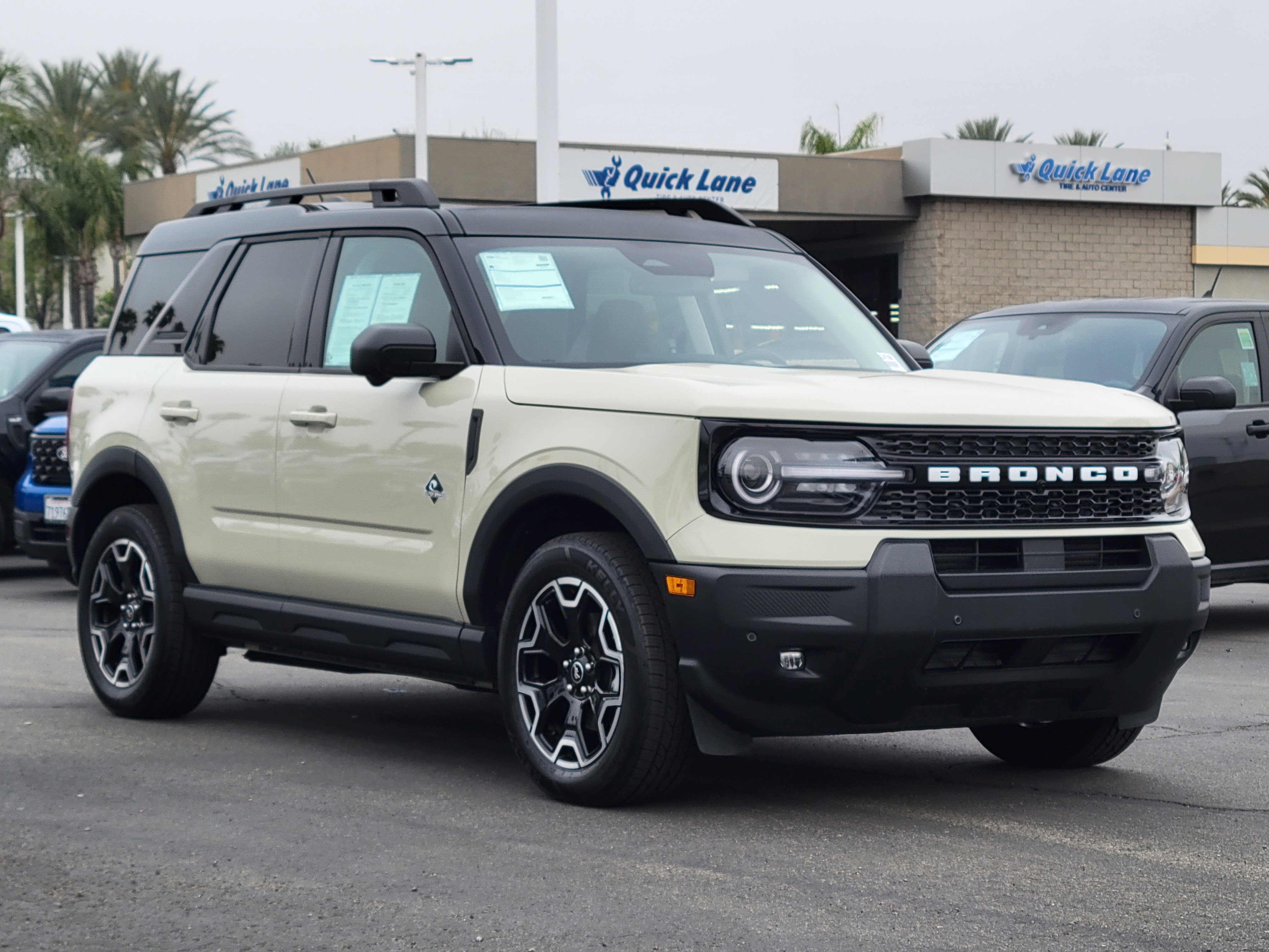 Certified 2025 Ford Bronco Sport Outer Banks w/ Outer Banks Tech Package+ AWD/4WD image 1