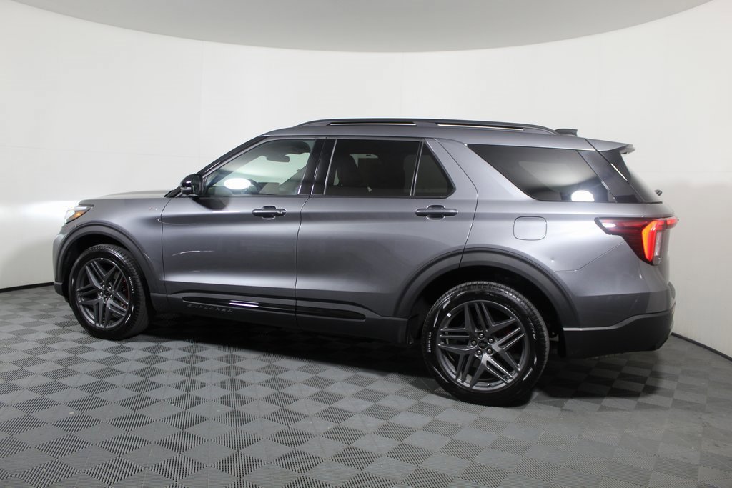 Certified 2025 Ford Explorer ST-Line w/ ST-Line Street Pack image 2