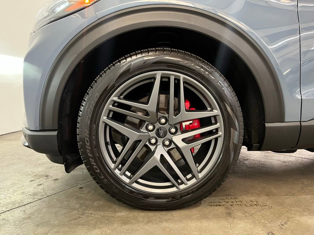 Certified 2025 Ford Explorer ST image 17