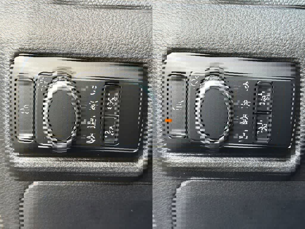 Certified 2024 Ford Explorer Base image 32