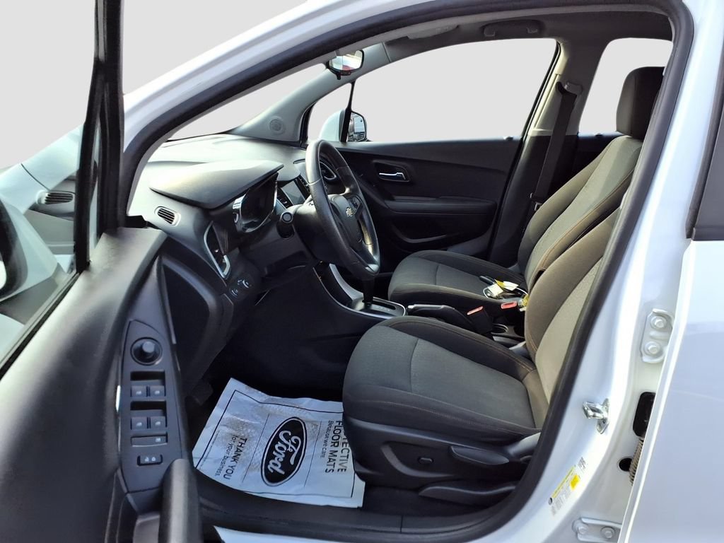 Used 2020 Chevrolet Trax LS FWD image 25