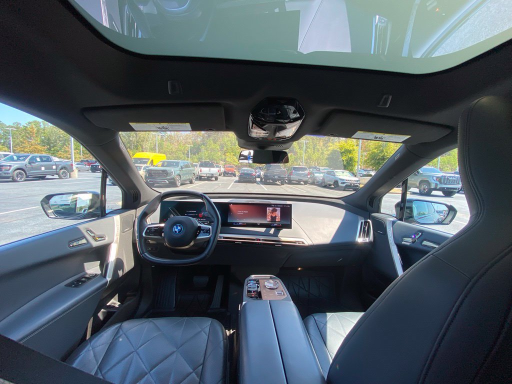 Used 2023 BMW iX xDrive50 w/ Premium Package AWD/4WD image 27