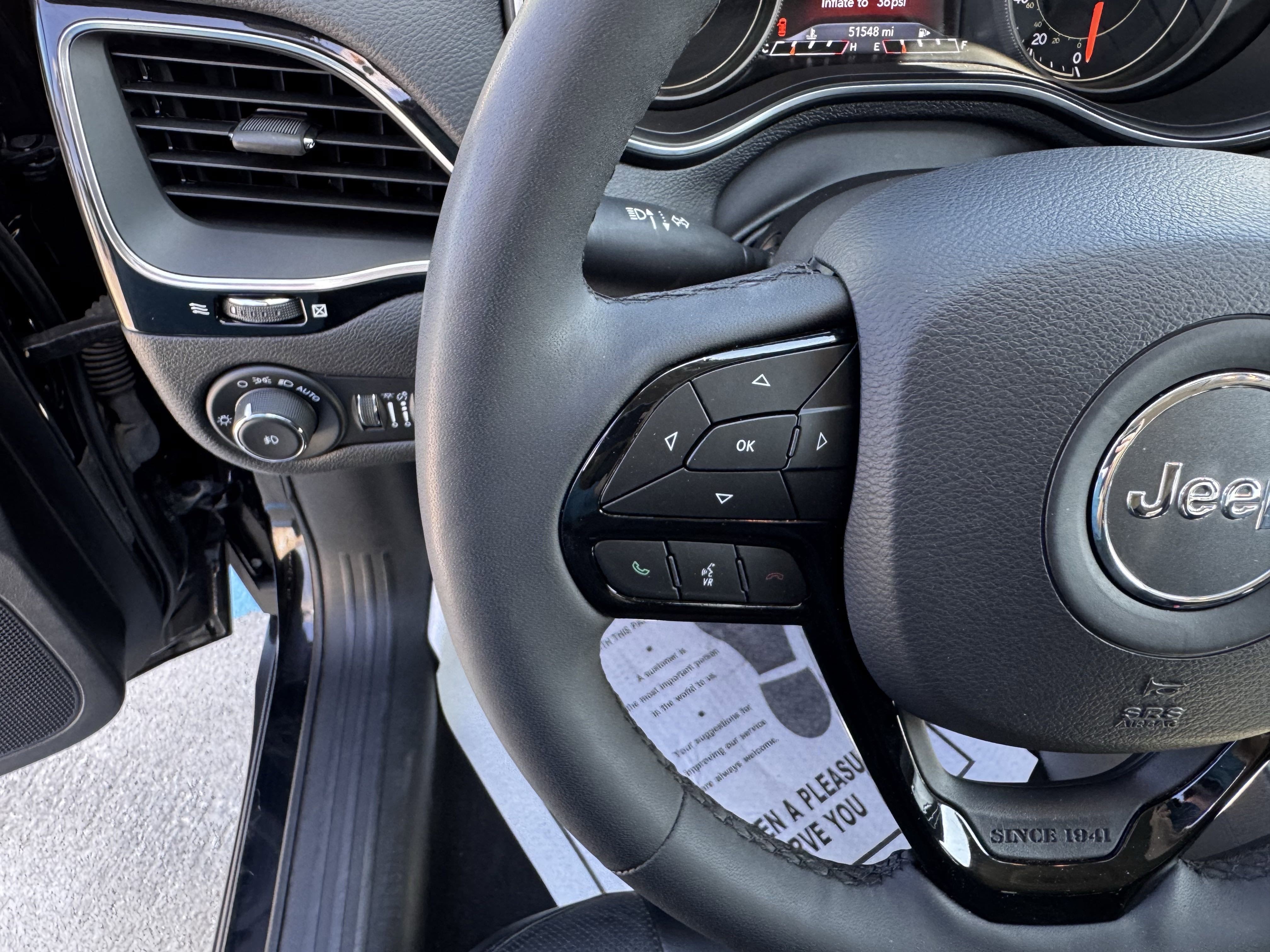 Used 2023 Jeep Cherokee Altitude Lux image 13