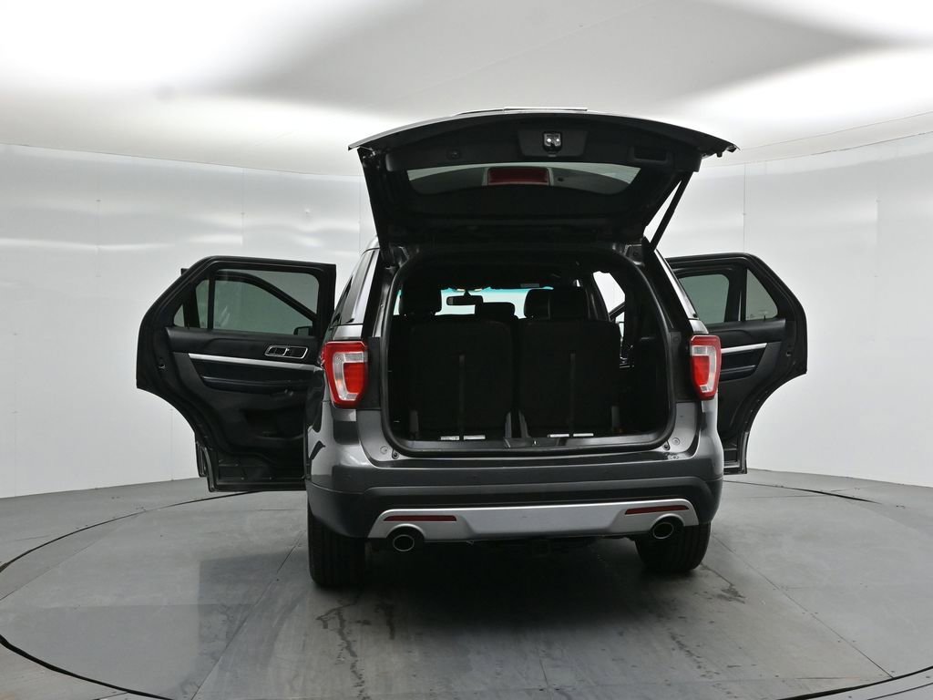 Certified 2017 Ford Explorer XLT w/ Equipment Group 202A image 36