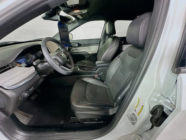 Used 2023 Jeep Compass Limited image 28