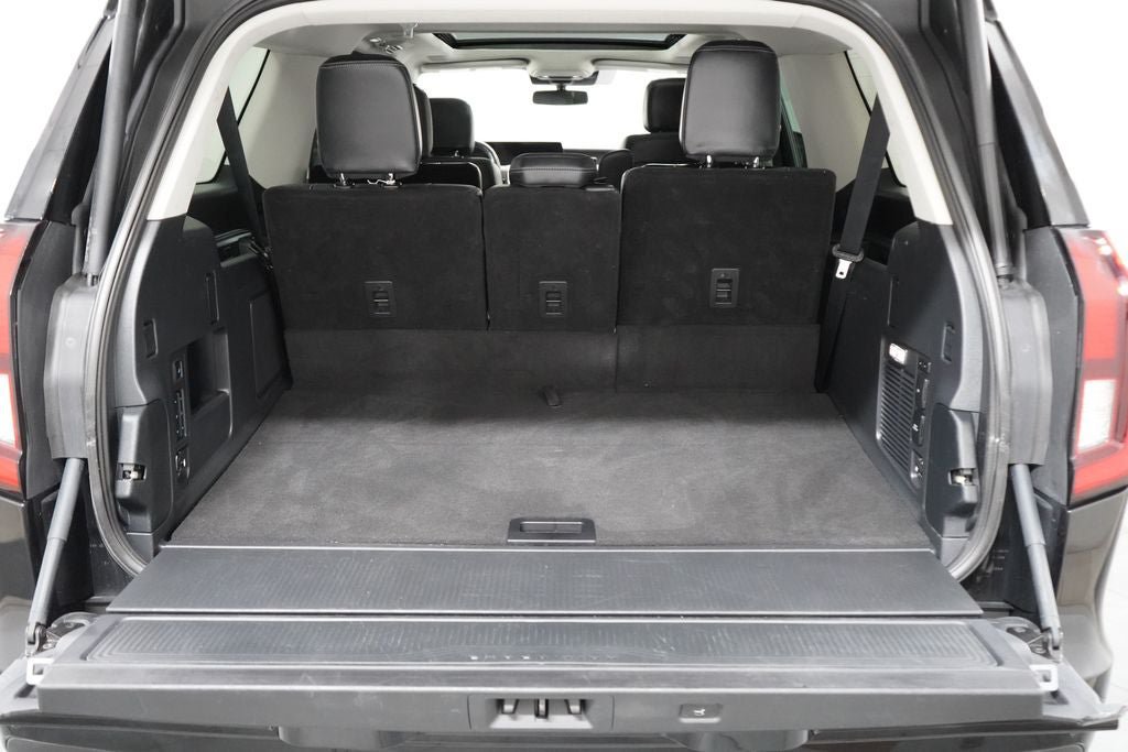Certified 2025 Ford Expedition Max Platinum w/ Driver's Package AWD/4WD image 22
