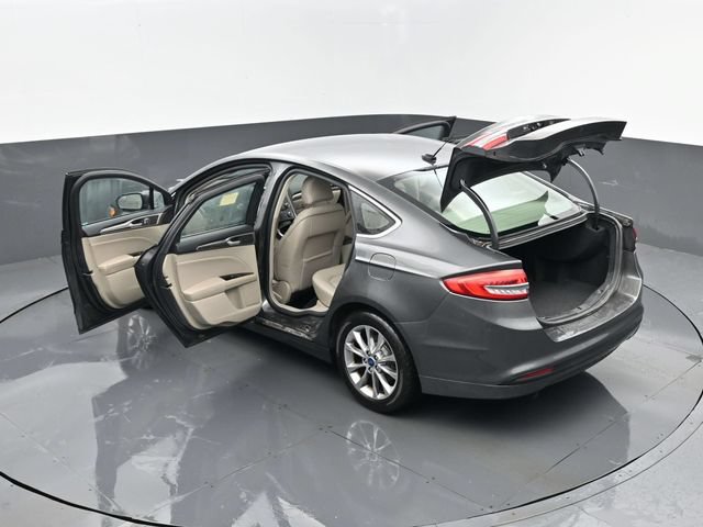 Certified 2017 Ford Fusion SE FWD image 28