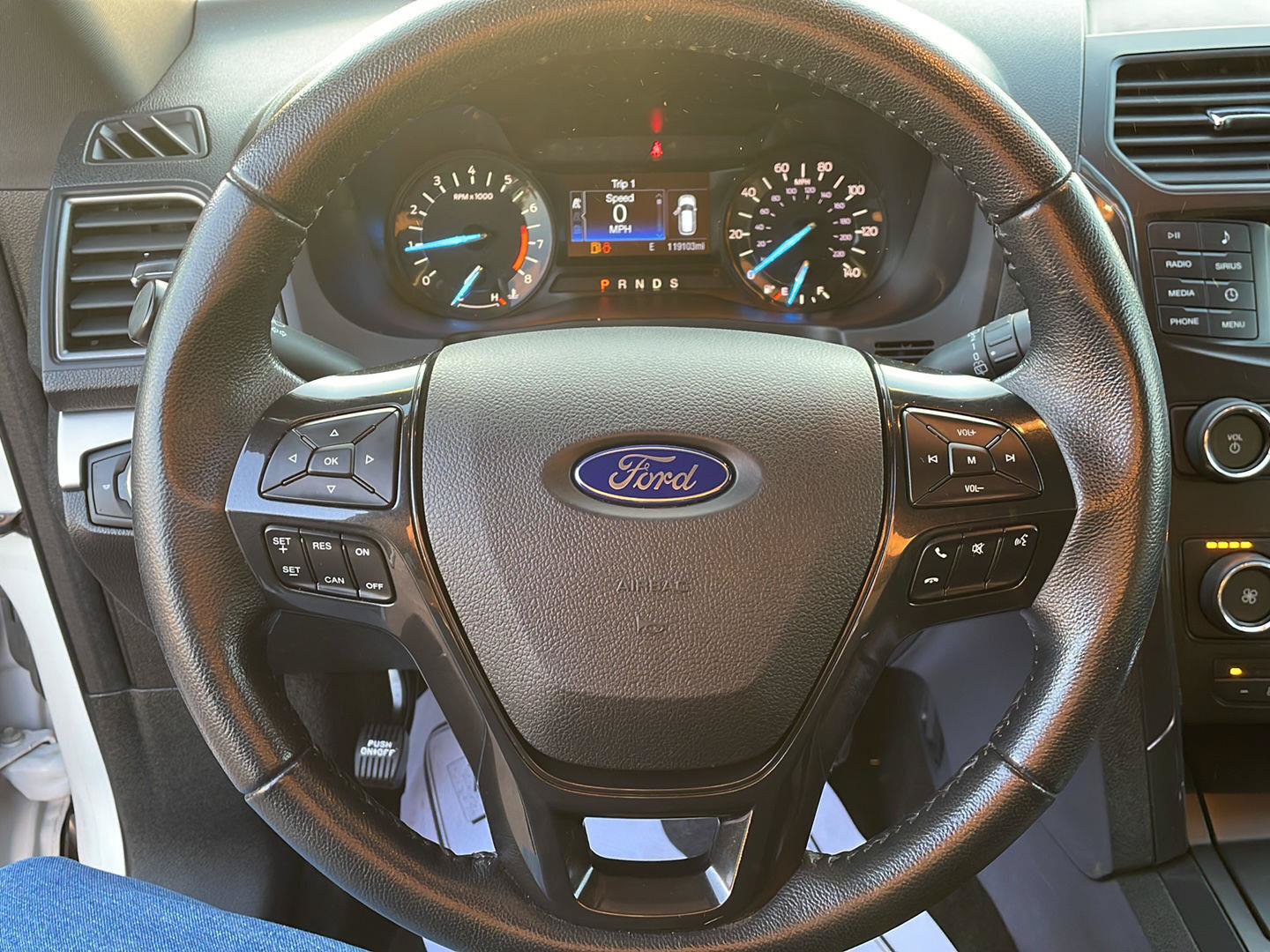 Certified 2018 Ford Explorer XLT FWD image 14