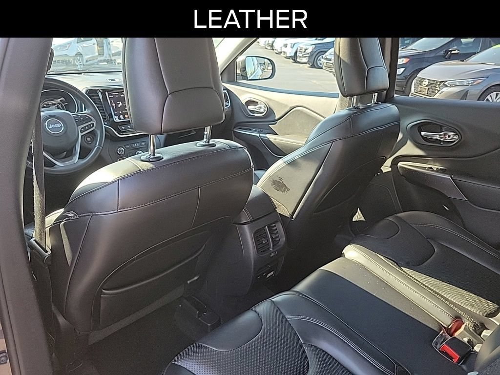 Used 2019 Jeep Cherokee Limited w/ Luxury Group AWD/4WD image 14