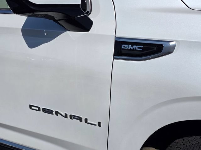 Used 2023 GMC Yukon XL Denali w/ Advanced Technology Package AWD/4WD image 7