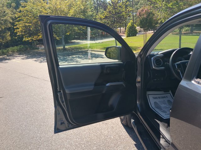 Used 2022 Toyota Tacoma SR5 AWD/4WD image 13