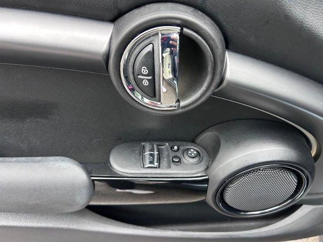 Used 2023 MINI Cooper 2-Door Hardtop image 18