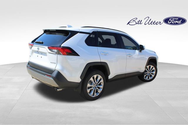Used 2025 Toyota RAV4 Limited FWD image 5