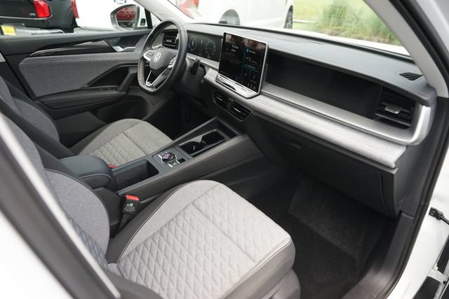 Used 2025 Volkswagen Tiguan S FWD image 17