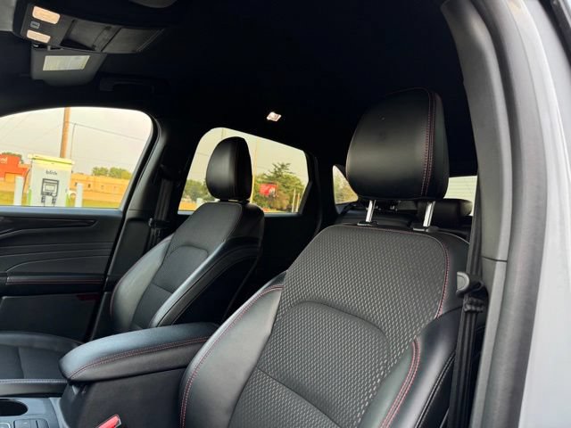 Certified 2025 Ford Escape ST-Line Select AWD/4WD image 7