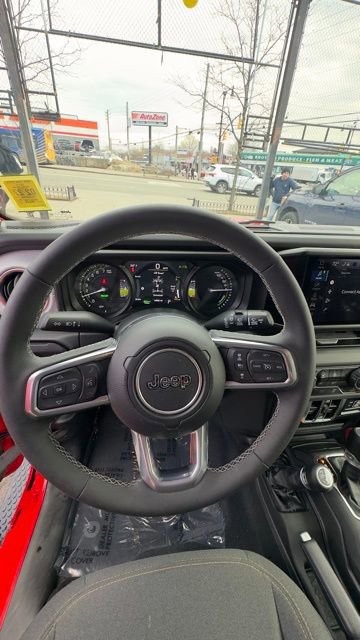 Used 2025 Jeep Wrangler Sahara 4xe image 13