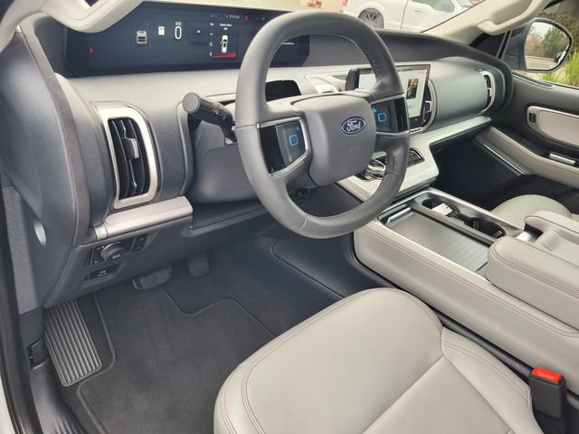 Certified 2025 Ford Expedition Active image 9