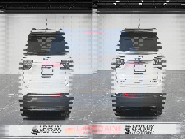 Used 2023 Jeep Compass Limited image 3