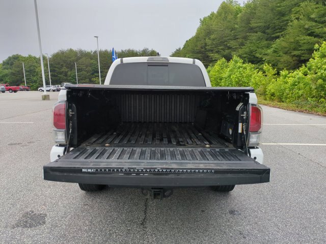 Used 2020 Toyota Tacoma TRD Off-Road w/ Technology Package AWD/4WD image 29
