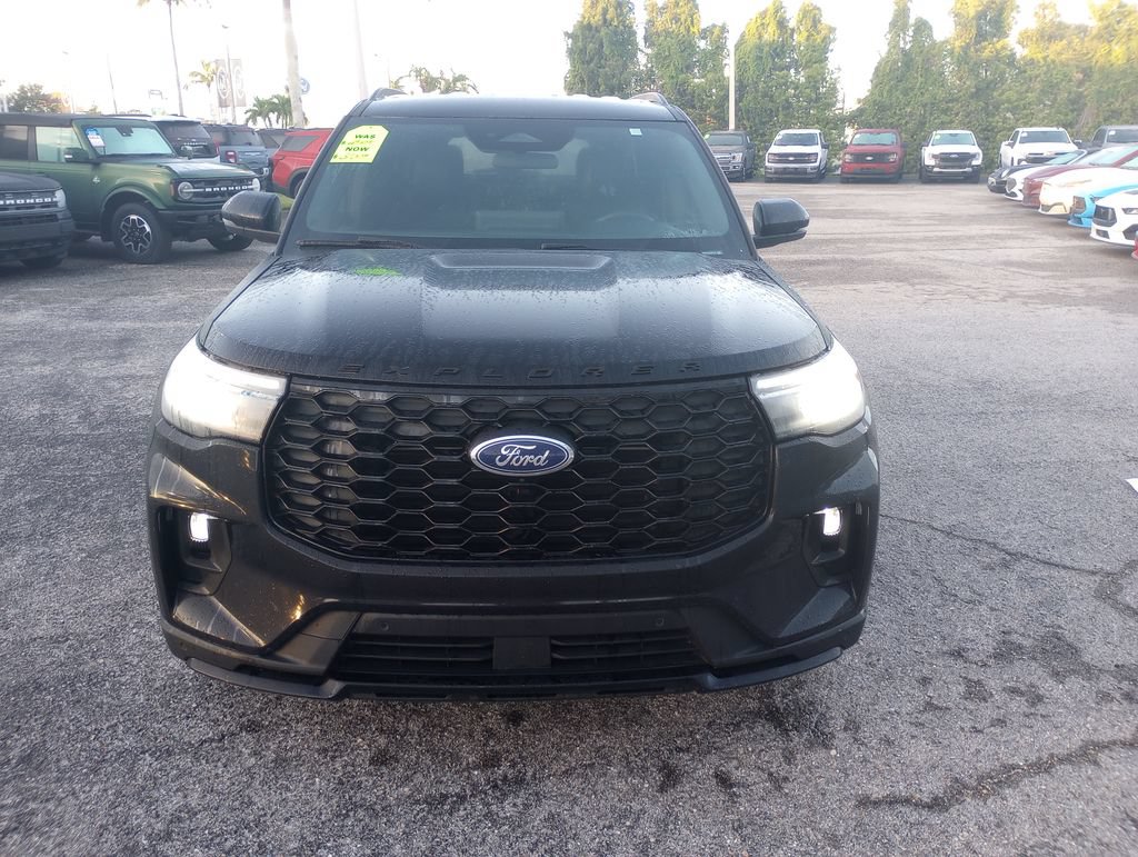Certified 2025 Ford Explorer ST-Line AWD/4WD image 2