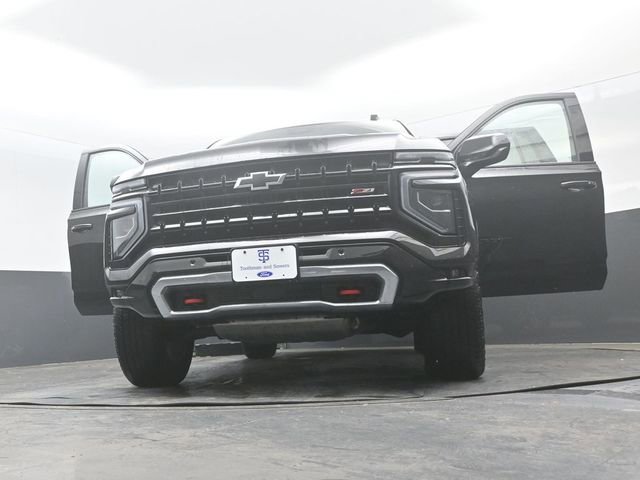 Used 2025 Chevrolet Suburban Z71 AWD/4WD image 31