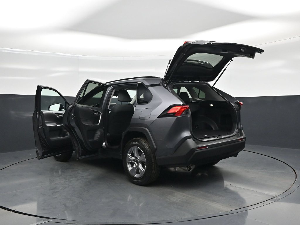 Used 2022 Toyota RAV4 XLE AWD/4WD image 33