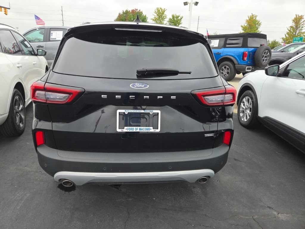 Certified 2023 Ford Escape SE FWD image 9