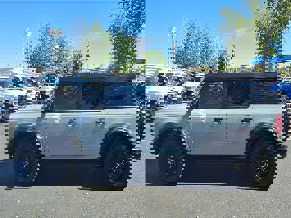 Certified 2023 Ford Bronco Black Diamond image 2