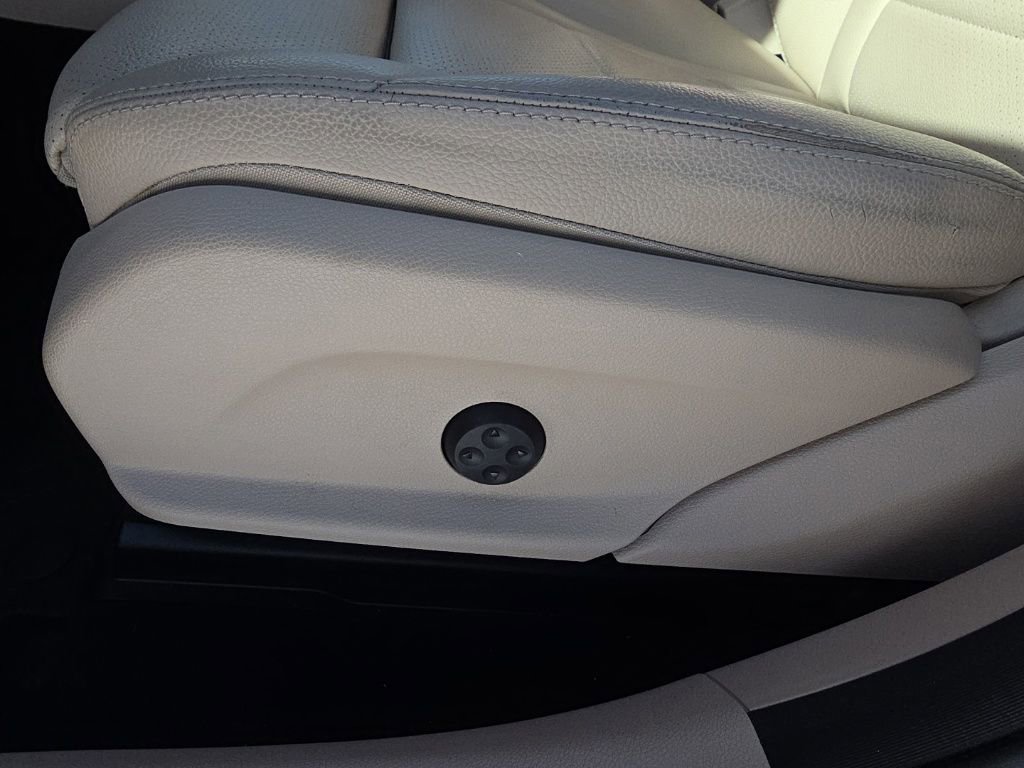 Used 2019 Mercedes-Benz GLC 300 4MATIC image 15