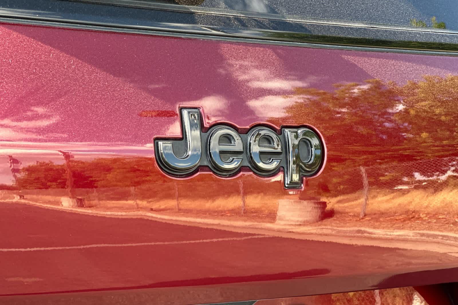Used 2021 Jeep Grand Cherokee L Laredo RWD image 29