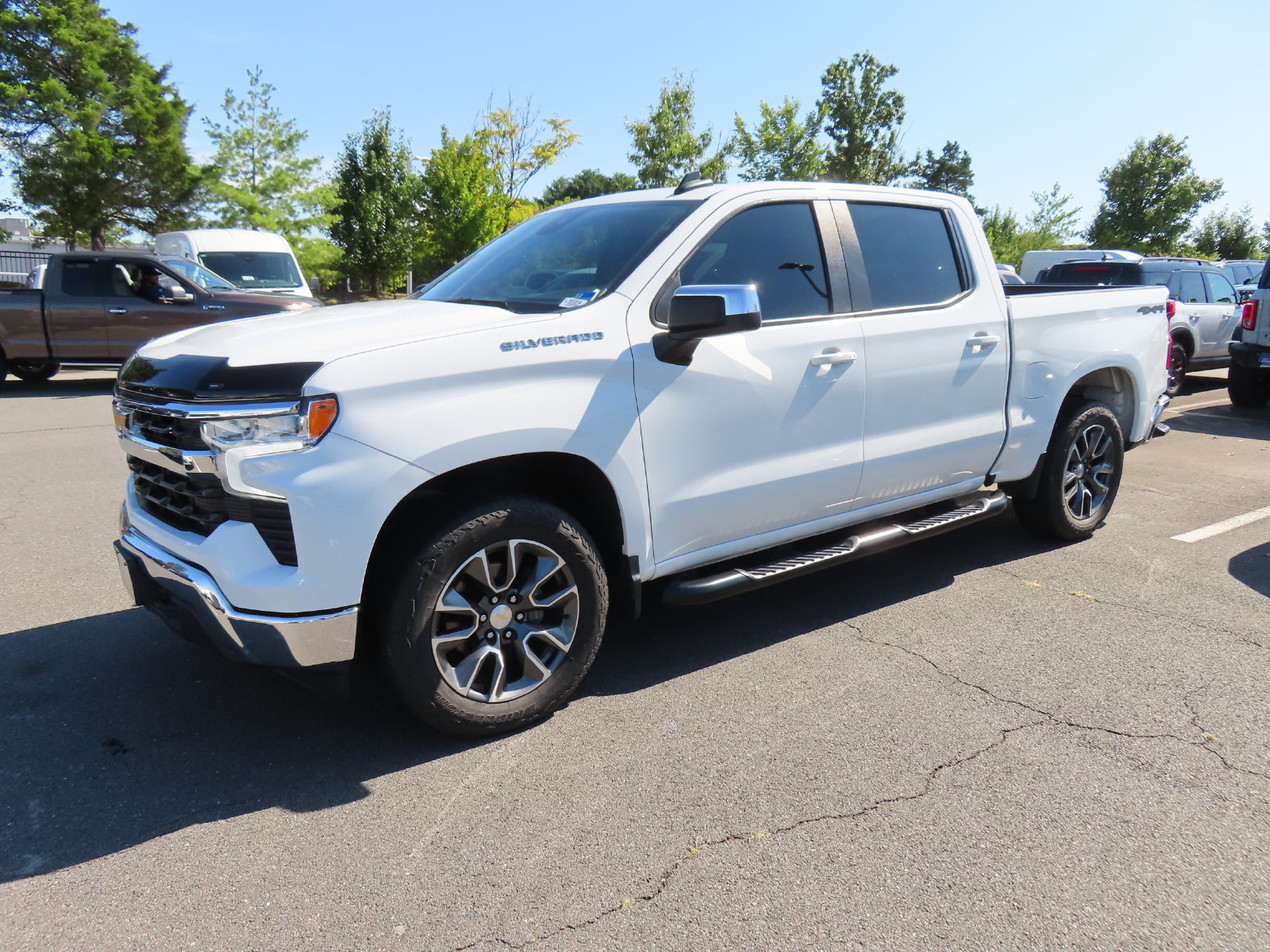 Used 2024 Chevrolet Silverado 1500 LT AWD/4WD image 3