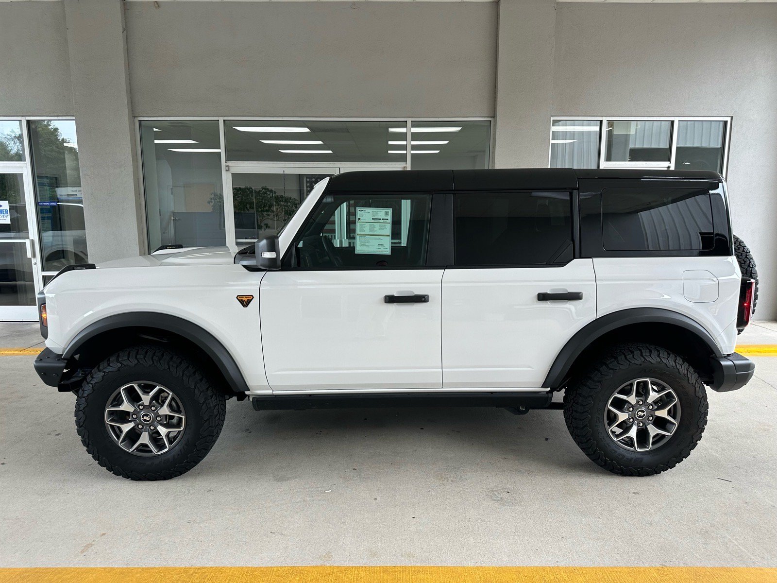 Certified 2024 Ford Bronco Badlands AWD/4WD image 4