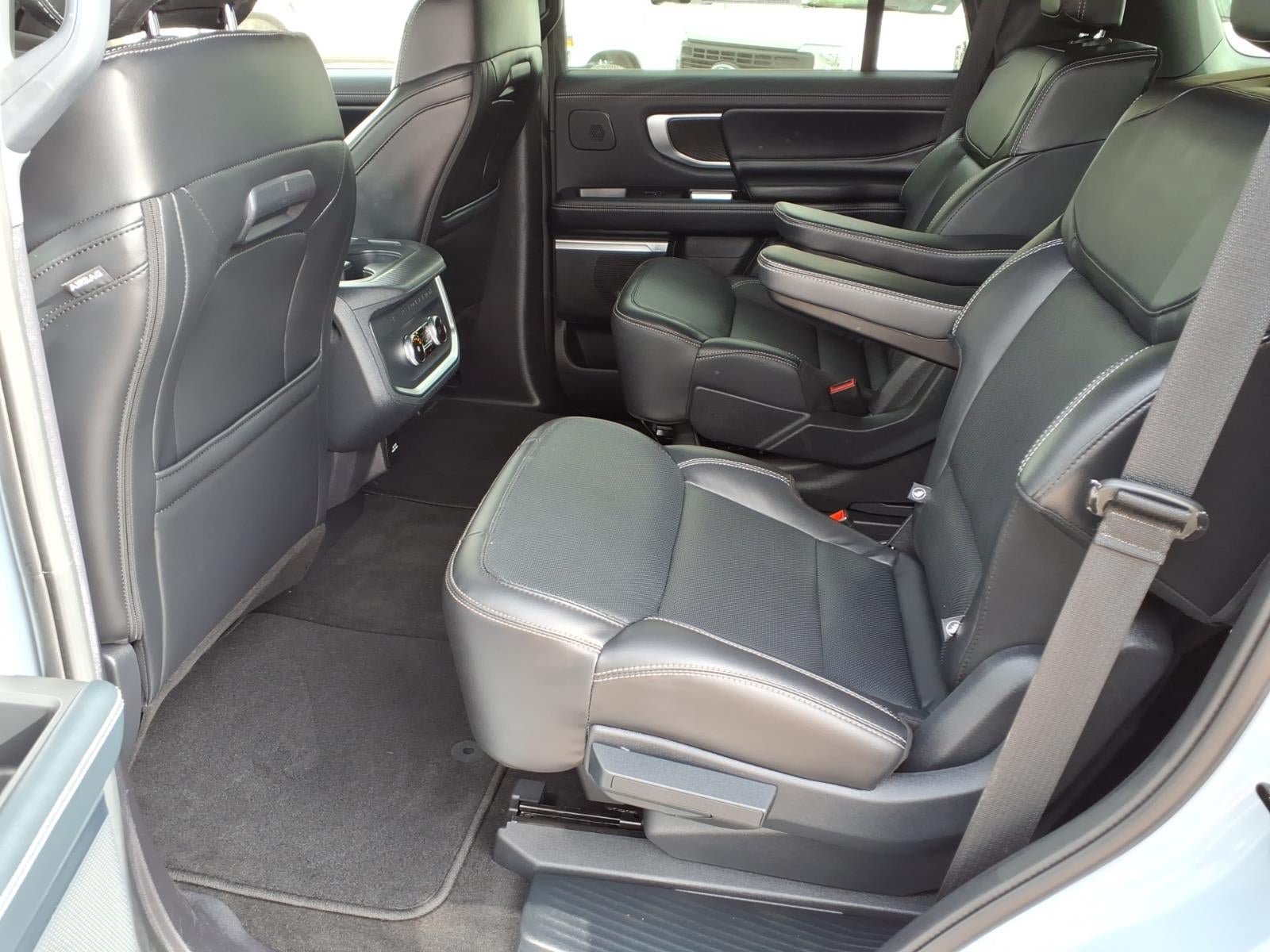 Certified 2025 Ford Expedition Platinum w/ Stealth Performance Package AWD/4WD image 19