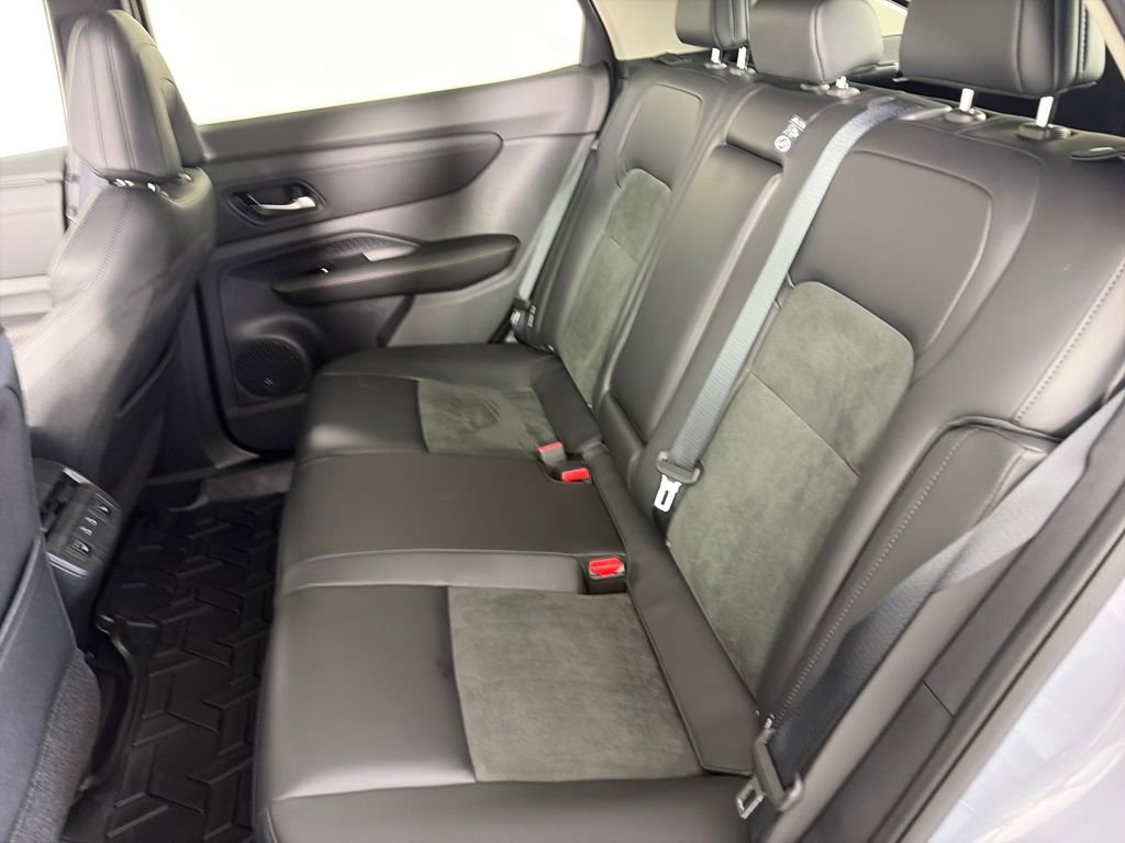 Used 2025 Nissan Ariya AWD image 13