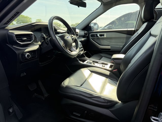 Certified 2023 Ford Explorer XLT w/ Equipment Group 202A AWD/4WD image 3